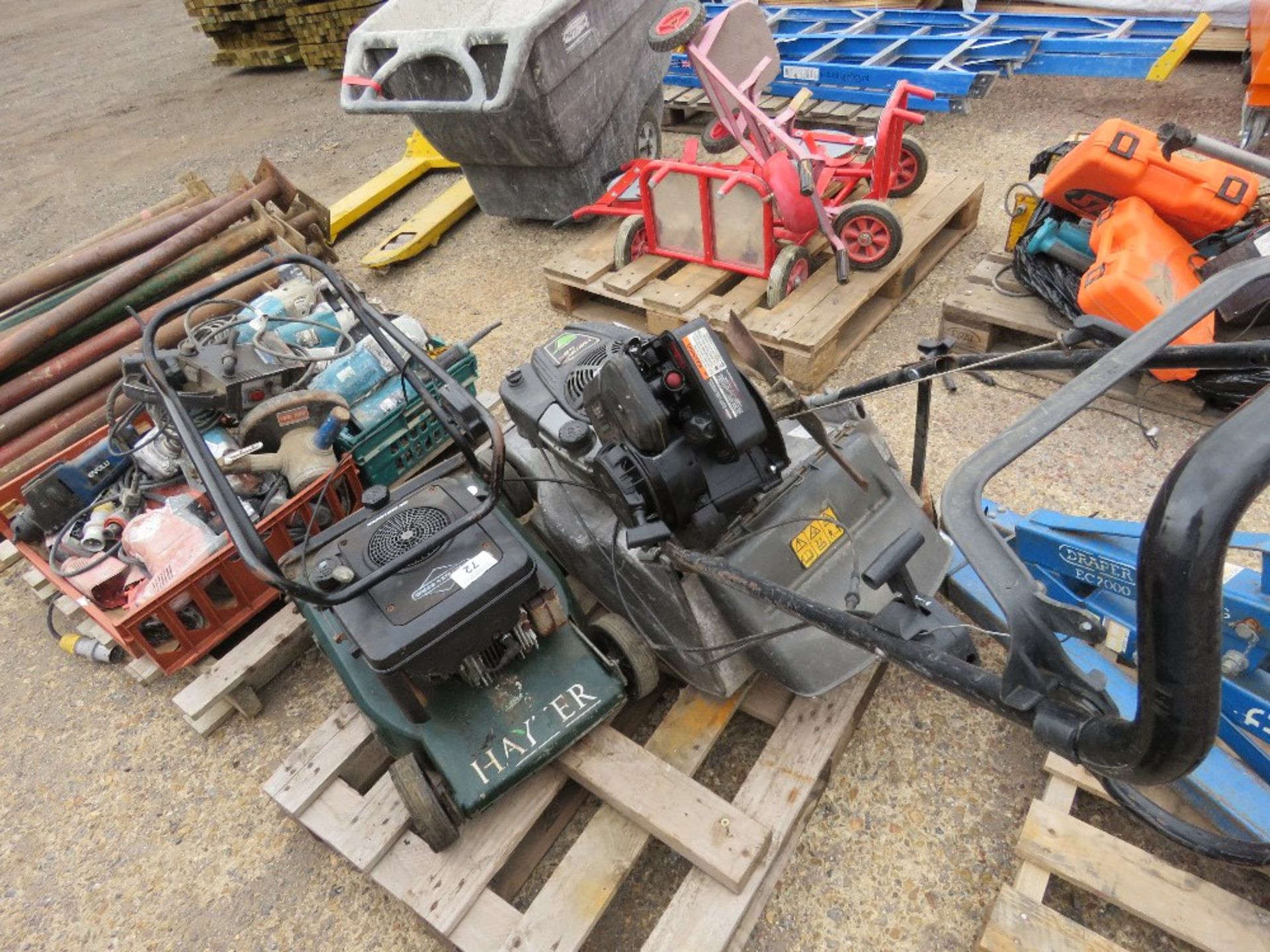 2 X HAYTER MOWERS PLUS A SPARE ENGINE. THIS LOT IS SOLD UNDER THE AUCTIONEERS MARGIN SCHEME, THER - Image 2 of 5