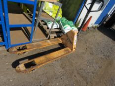 HYDRAULIC PALLET TRUCK. DIRECT FROM LOCAL LANDSCAPE COMPANY WHO ARE CLOSING A DEPOT.