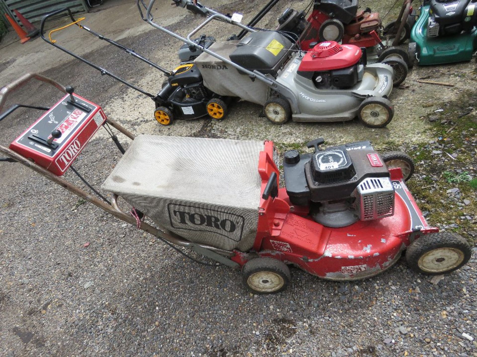 TORO MOWER WITH A COLLECTOR. THIS LOT IS SOLD UNDER THE AUCTIONEERS MARGIN SCHEME, THEREFORE NO V