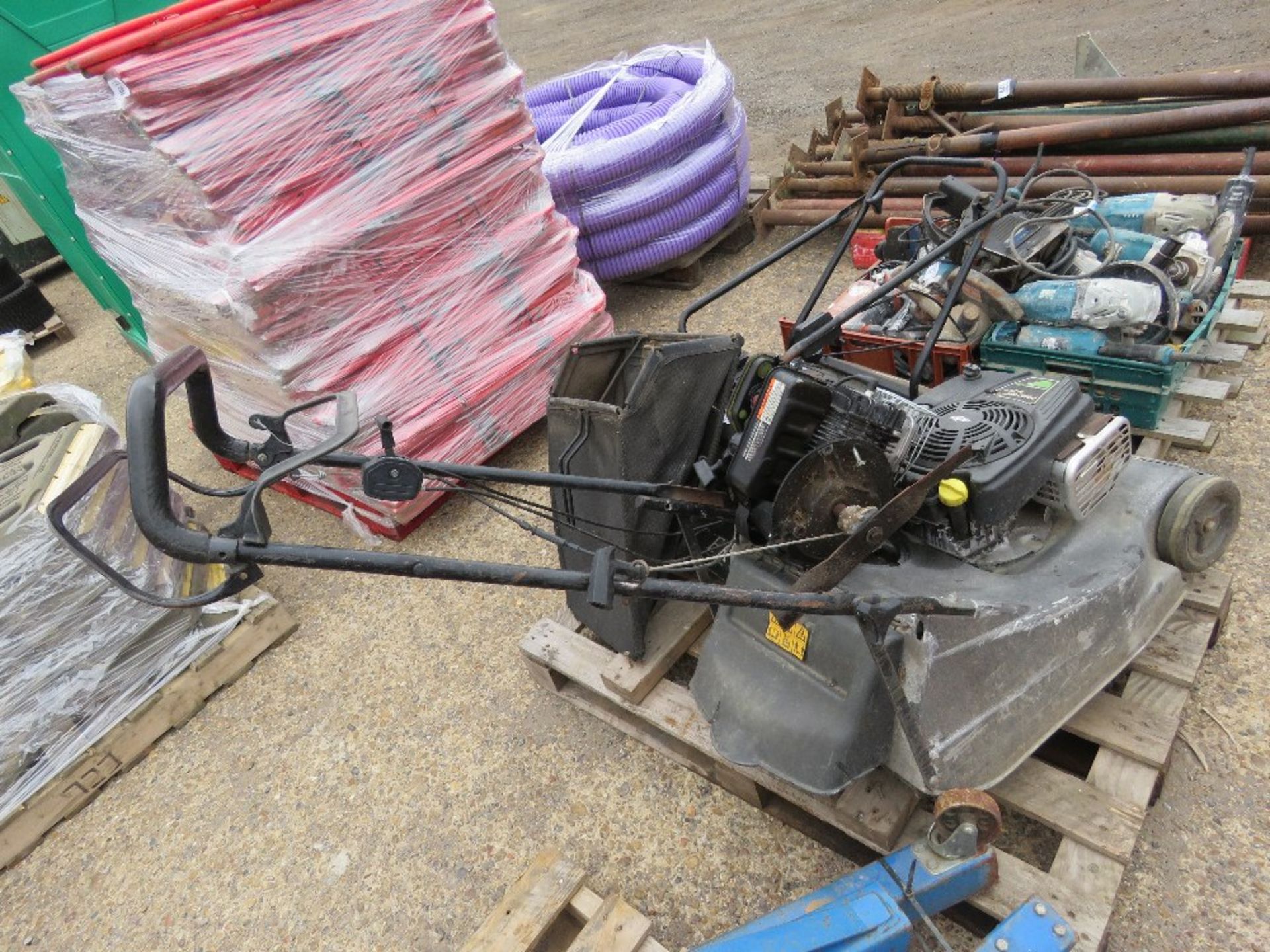 2 X HAYTER MOWERS PLUS A SPARE ENGINE. THIS LOT IS SOLD UNDER THE AUCTIONEERS MARGIN SCHEME, THER - Image 4 of 5