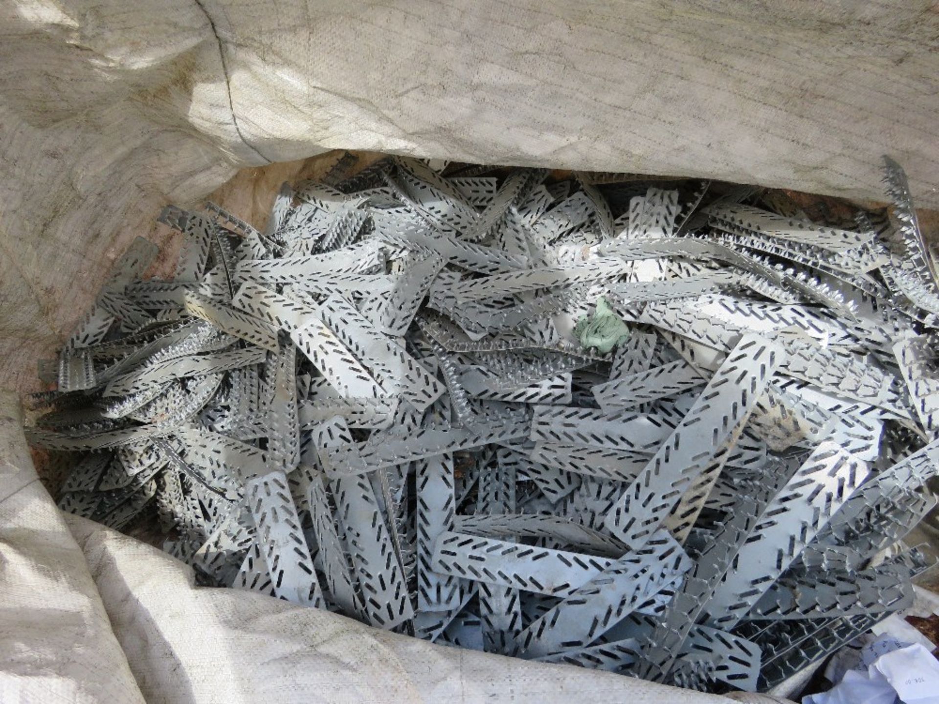 STILLAGE CONTAING APPROXIMATELY 375NO ASSORTED SCAFFOLD CLIPS: 65X DOUBLE COUPLERS, 60 X SWIVELS, 16 - Image 3 of 7