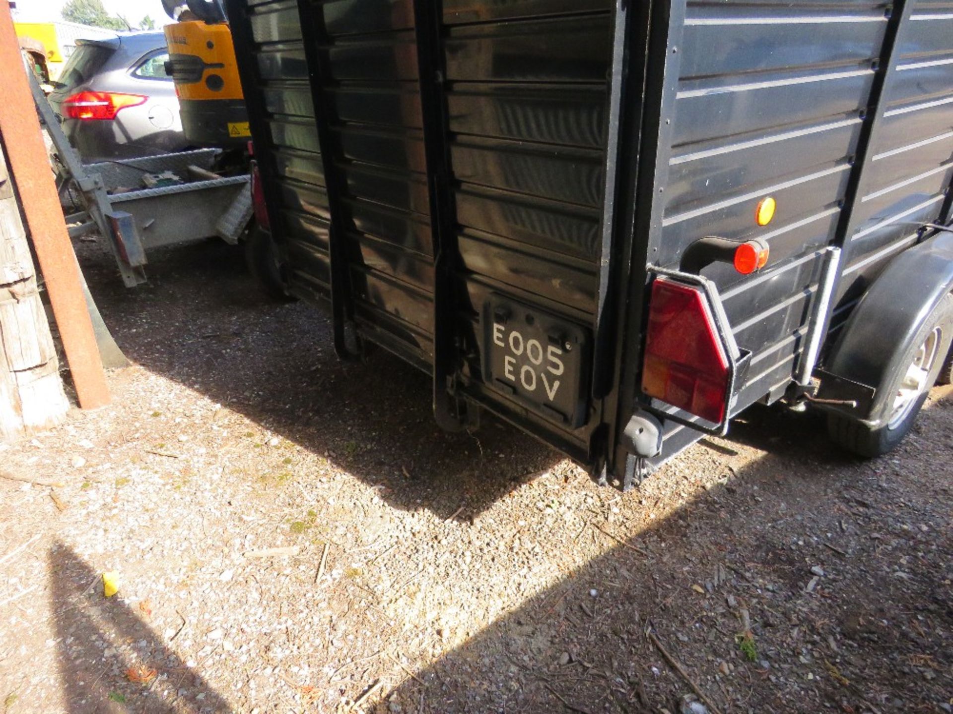 RICE EQUIPOISE 2700KG RATED TWIN AXLED HORSE TRAILER SN:00545, YEAR 2005. 12FT BOX LNGTH APPROX. CEN - Image 8 of 22