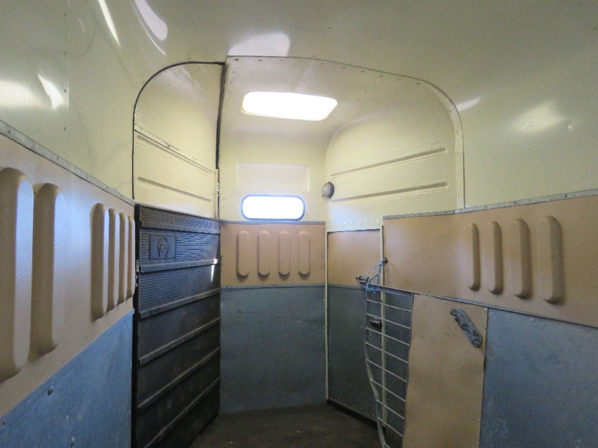 RICE EQUIPOISE 2700KG RATED TWIN AXLED HORSE TRAILER SN:00545, YEAR 2005. 12FT BOX LNGTH APPROX. CEN - Image 13 of 22