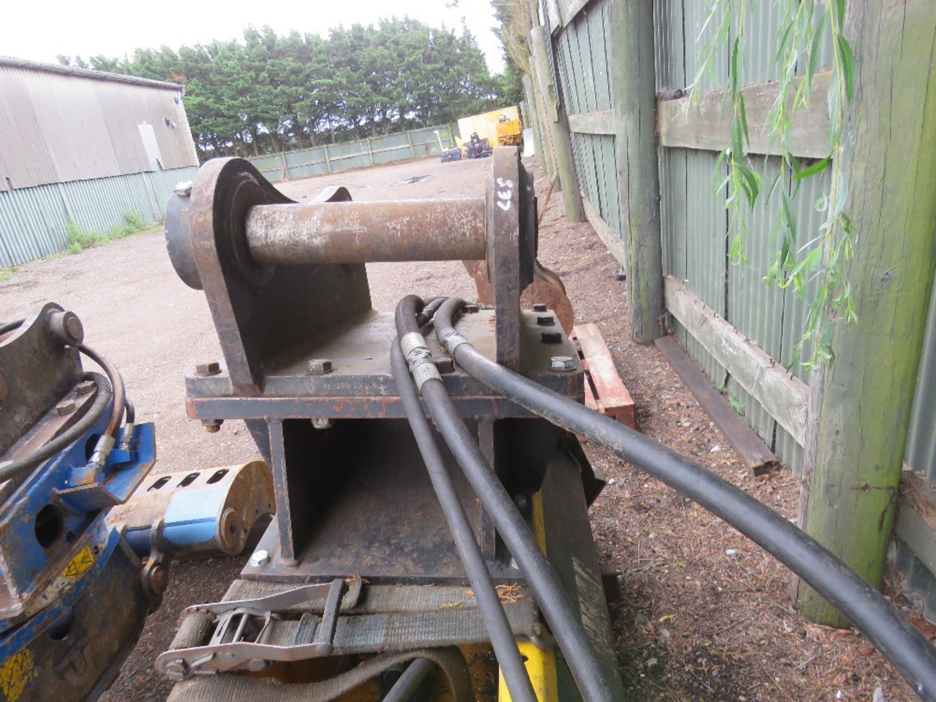 FEMAC EXCAVATOR MOUNTED HEAVY DUTY FLAIL HEAD ON 80MM PINS. UNTESTED, CONDITION UNKNOWN. - Image 5 of 8