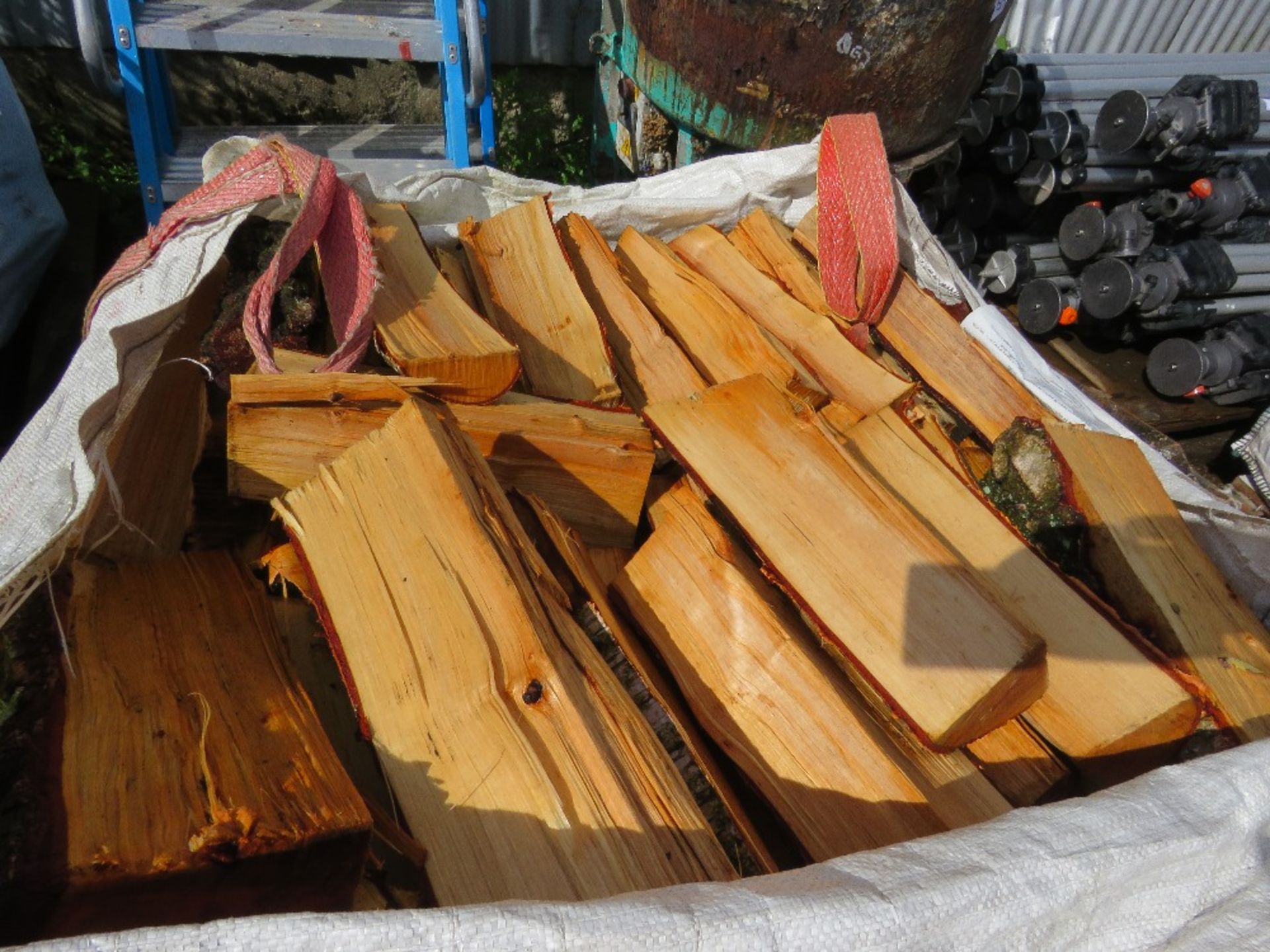 2 X BULK BAGS OF FIREWOOD LOGS, MAINLY SILVER BIRCH. THIS LOT IS SOLD UNDER THE AUCTIONEERS MARGI - Image 4 of 4