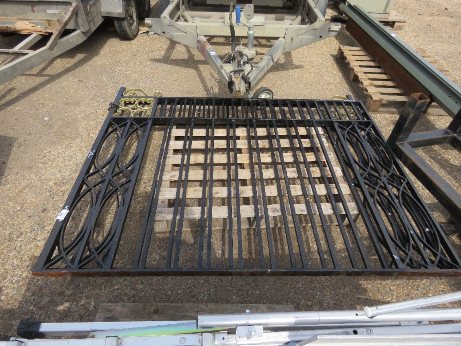 PAIR OF EXTRA HEAVY DUTY METAL DRIVEWAY GATES 1.53M HEIGHT X 2.03M WIDTH EACH APPROX. THIS LOT IS - Image 5 of 6