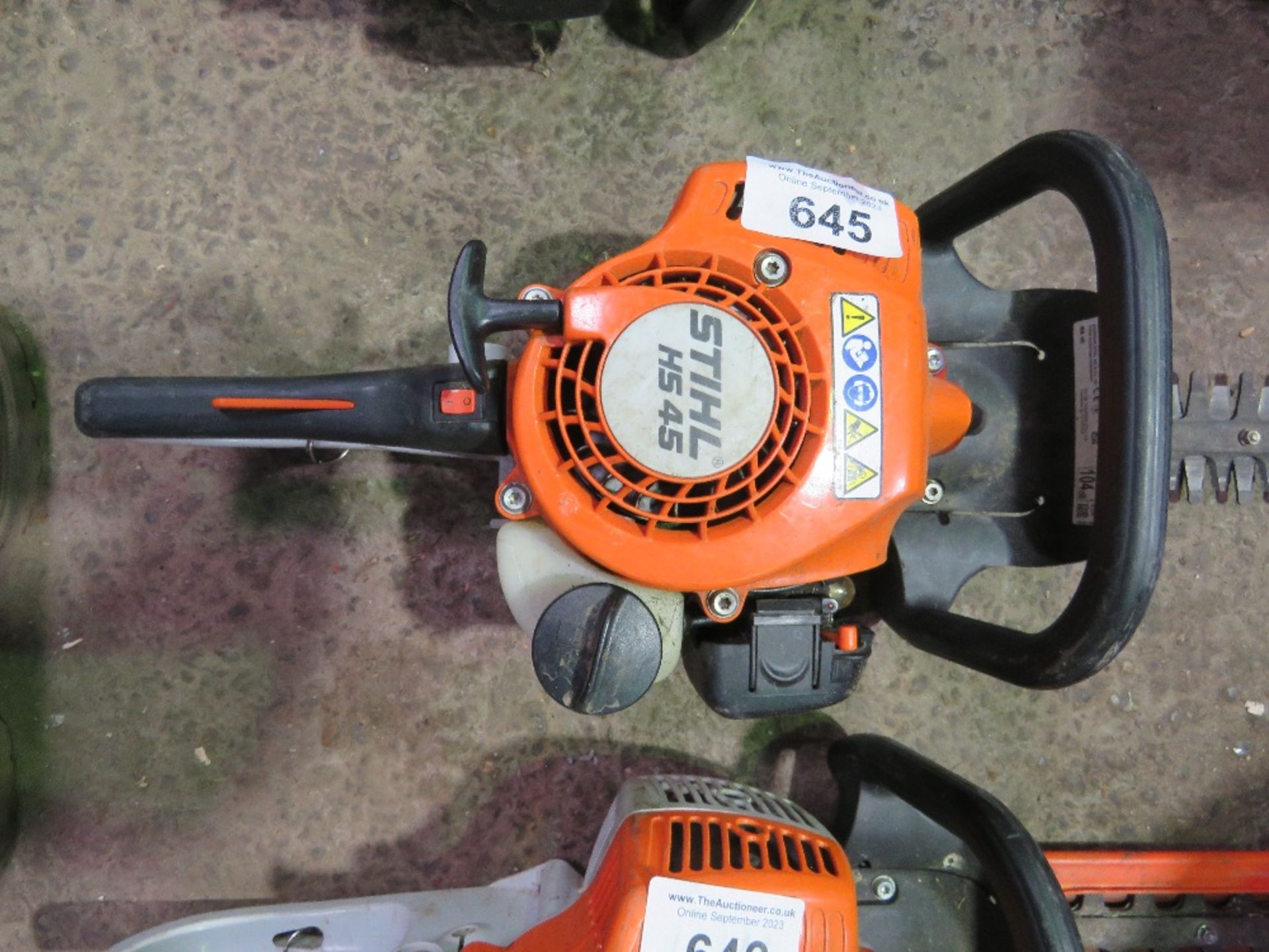 STIHL HS45 PETROL ENGINED PROFESSIONAL HEDGE CUTTER. DIRECT FROM LOCAL LANDSCAPE COMPANY WHO ARE CLO - Image 2 of 5