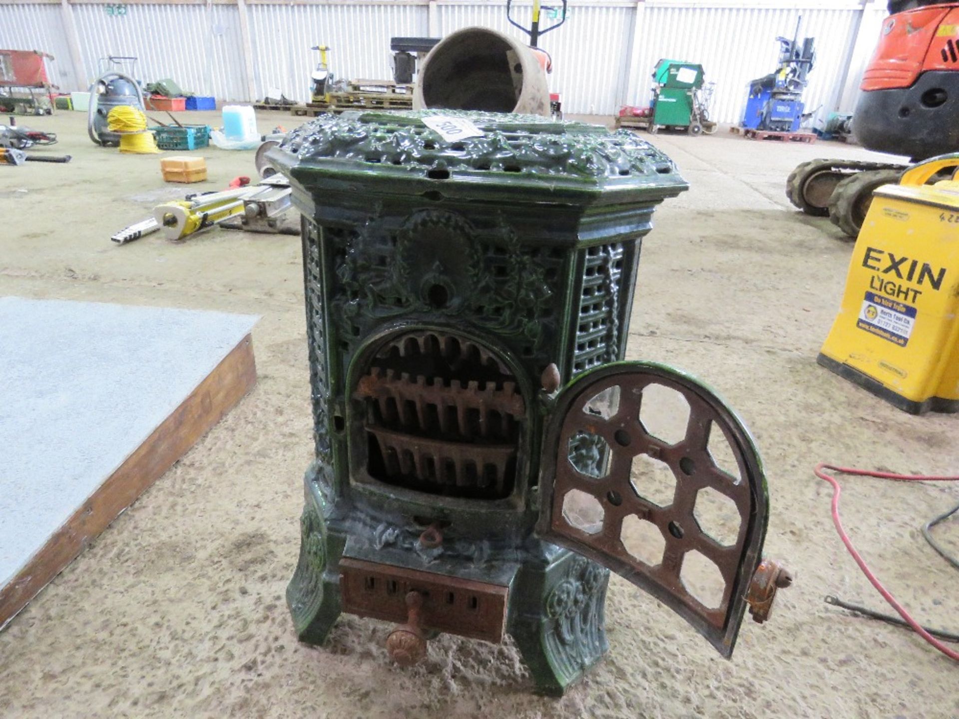 GREEN ENAMELLED CAST IRON STOVE. - Image 3 of 3
