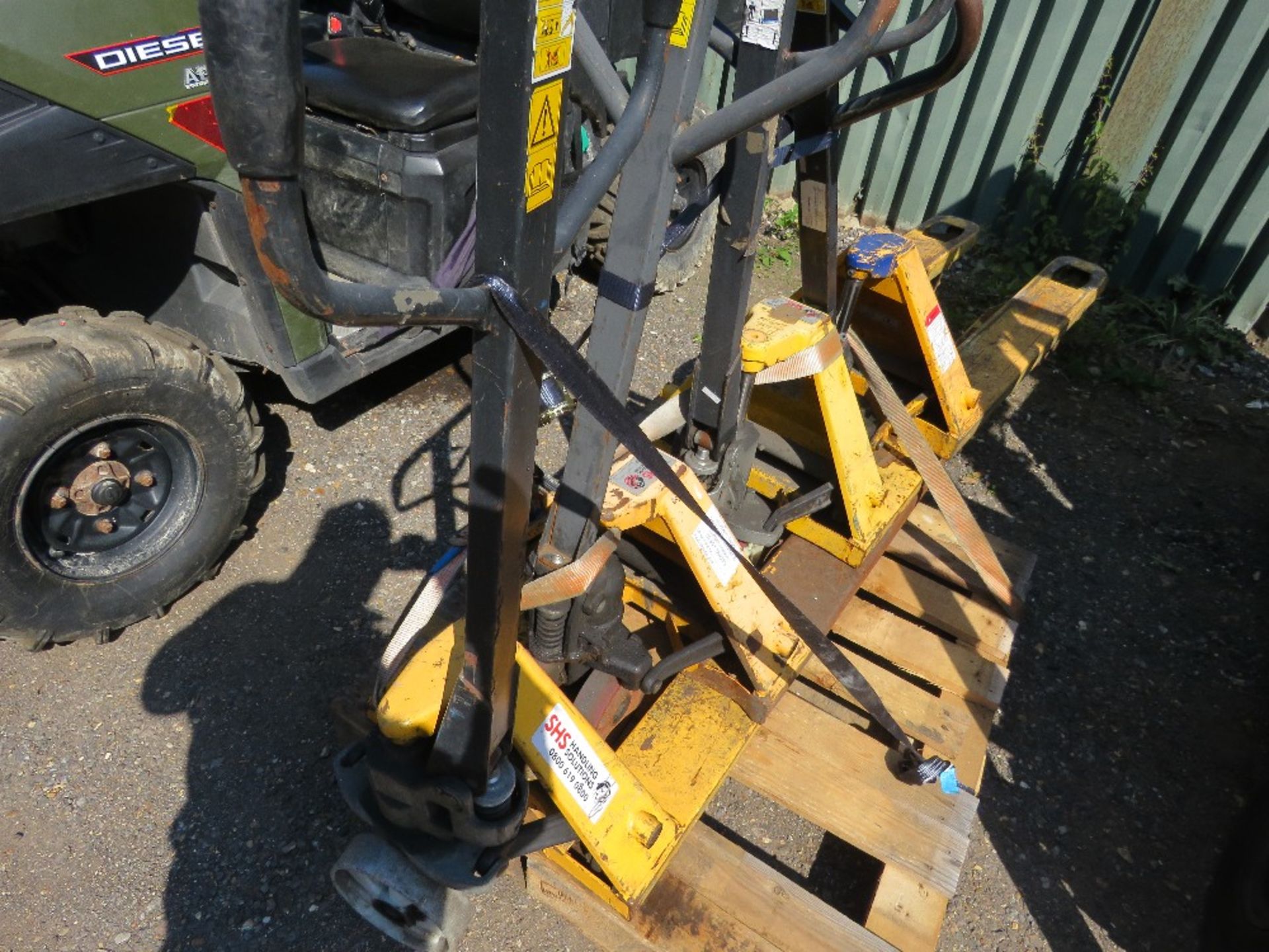 4 X HYDRAULIC PALLET TRUCKS. - Image 2 of 3