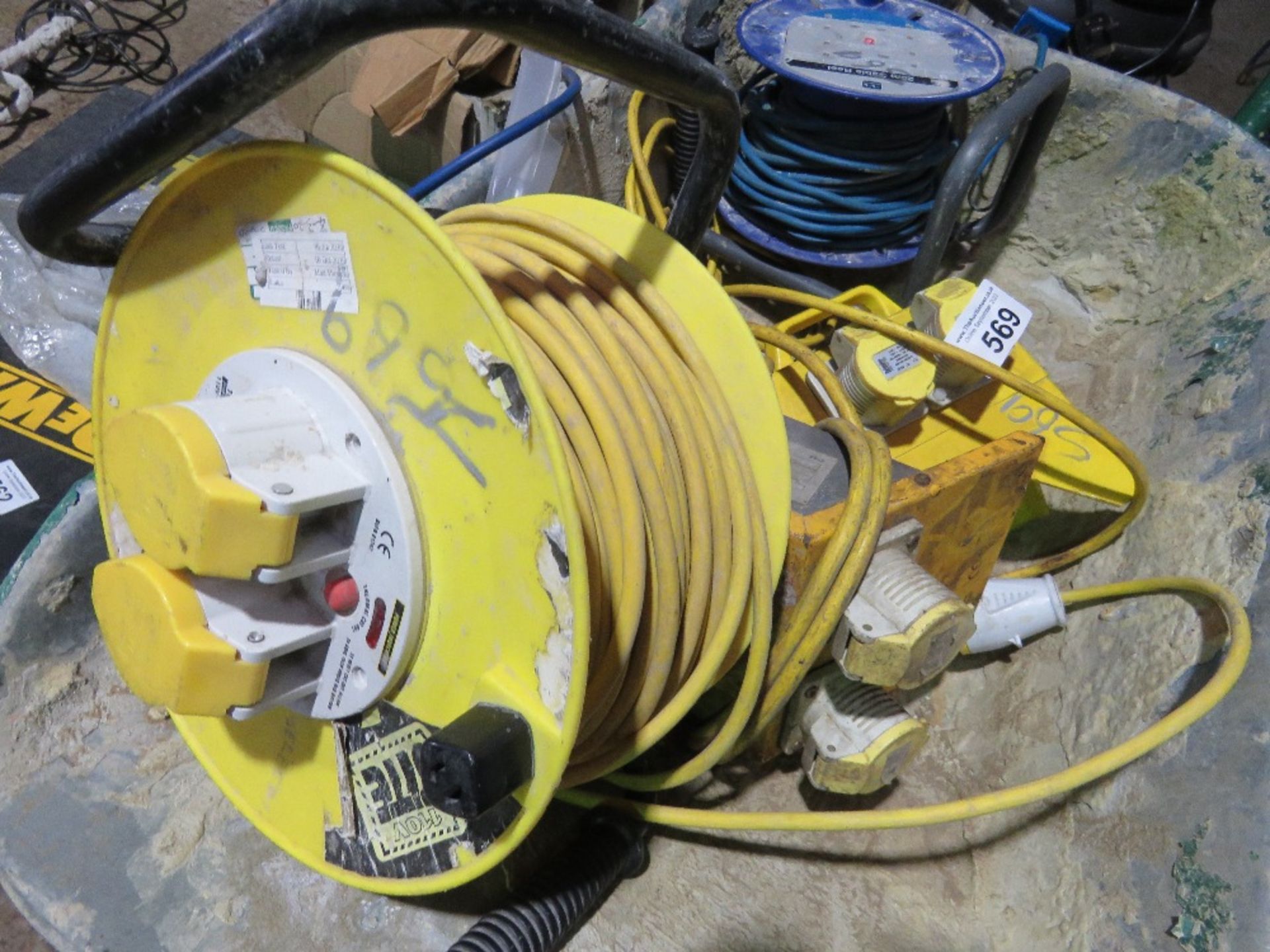 WHEEL BARROW CONTAINING EXTENSION LEADS, JUNCTION BOXES. THIS LOT IS SOLD UNDER THE AUCTIONEERS M - Image 2 of 5