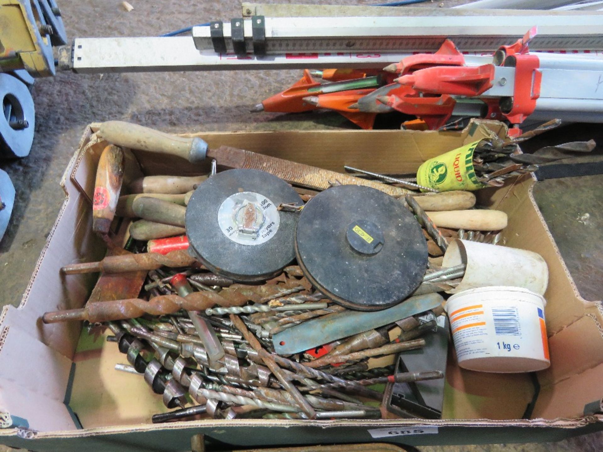 ASSORTED TOOLS, VICE PLUS DRILL BITS ETC. THIS LOT IS SOLD UNDER THE AUCTIONEERS MARGIN SCHEME, T - Image 3 of 5