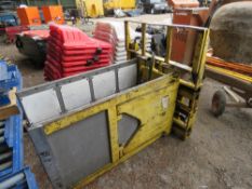 EUROCLAMP BALE SQUEEZE ATTACHMENT FOR FORKLIFT TRUCK.