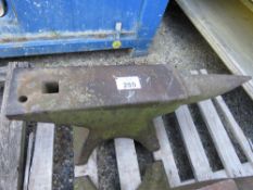 BLACKSMITH'S ANVIL, 73CM LENGTH APPROX. THIS LOT IS SOLD UNDER THE AUCTIONEERS MARGIN SCHEME, THE