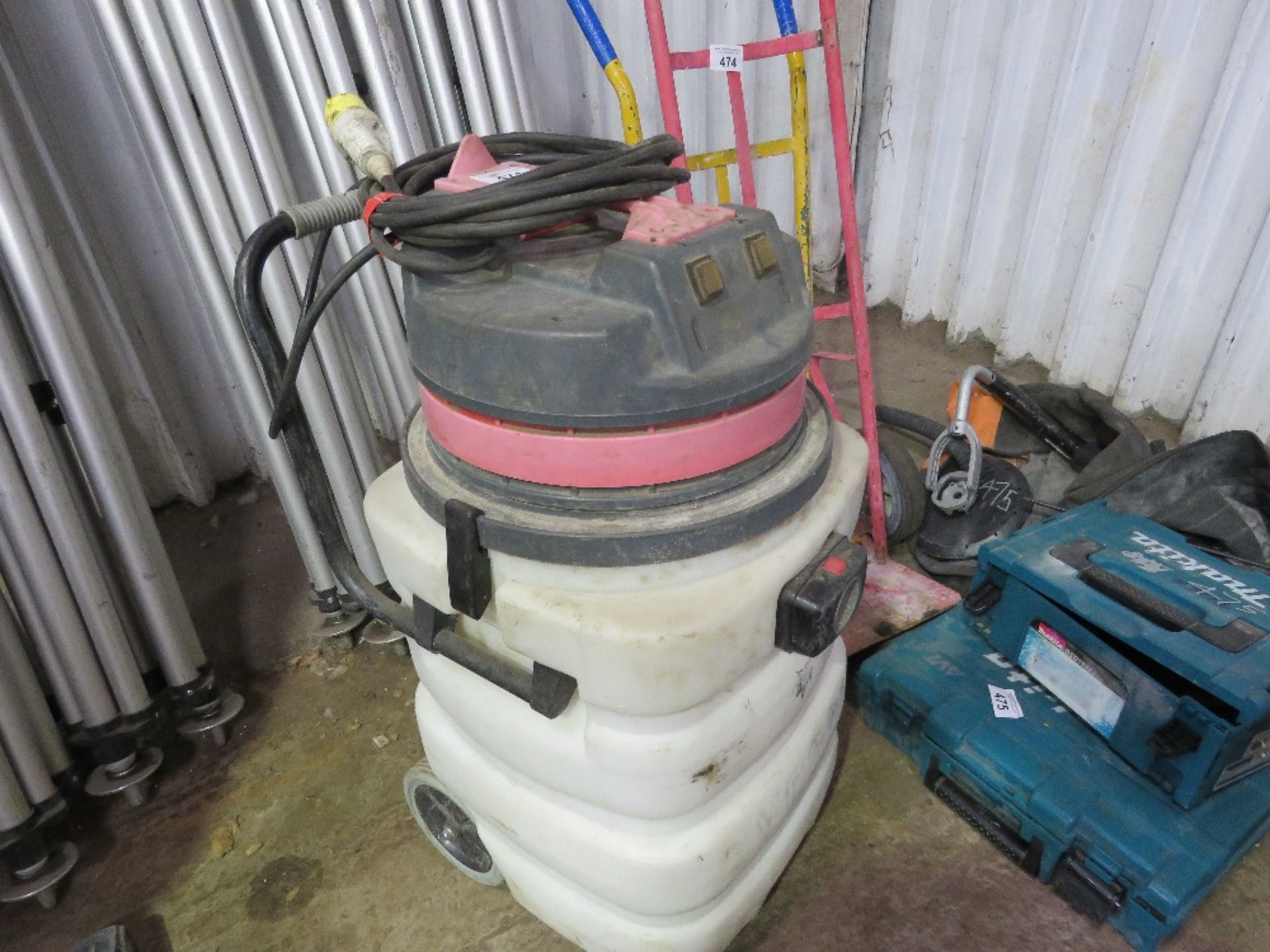 LARGE 110VOLT POWERED INDUSTRIAL VACUUM CLEANER. - Image 2 of 3
