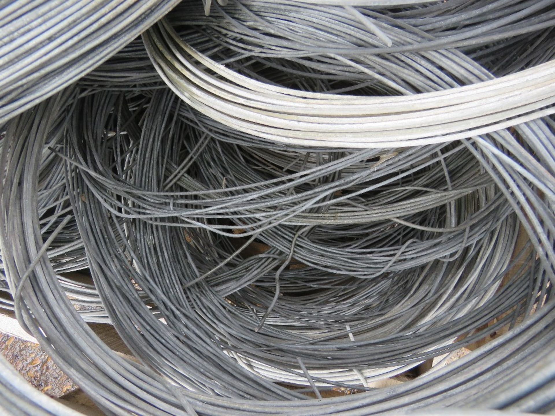 ASSORTED GALVANISED FENCING WIRE 2.5/3.5MM. - Image 6 of 6