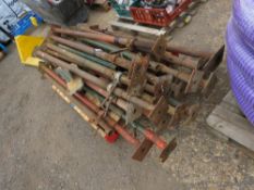 PALLET CONTAINING APPROXIMATELY 22NO ACROW TYPE SUPPORT PROPS. THIS LOT IS SOLD UNDER THE AUCTION