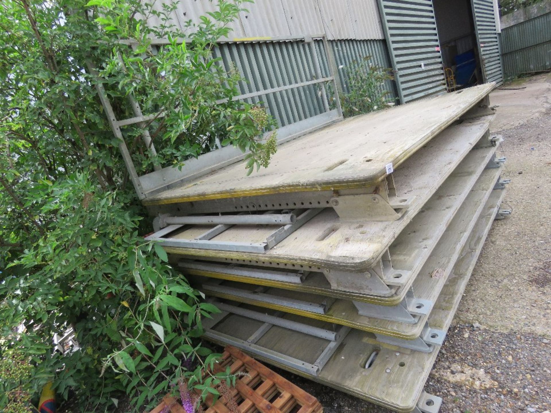 5NO PERI 180 SAFETY DECK PANELS, 3METRE OVERALL LENGTH X 2.1M OVERALL DEPTH APPROX. WITH FOLDING HAN - Image 7 of 7