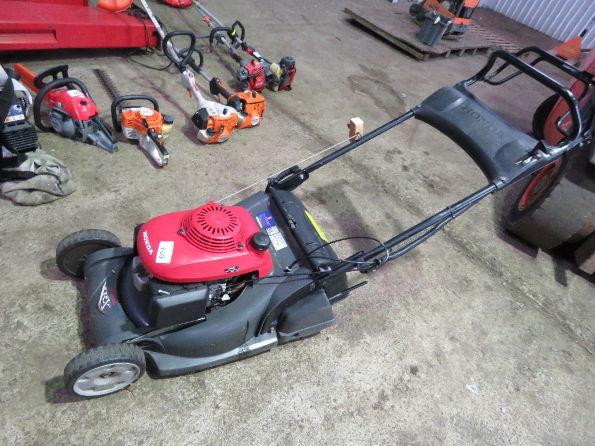 HONDA ROLLER MOWER, NO COLLECTOR. SEEN TO RUN AND DRIVE BUT MOWERS NOT ENGAGING..STOP NEEDS ATTENTIO