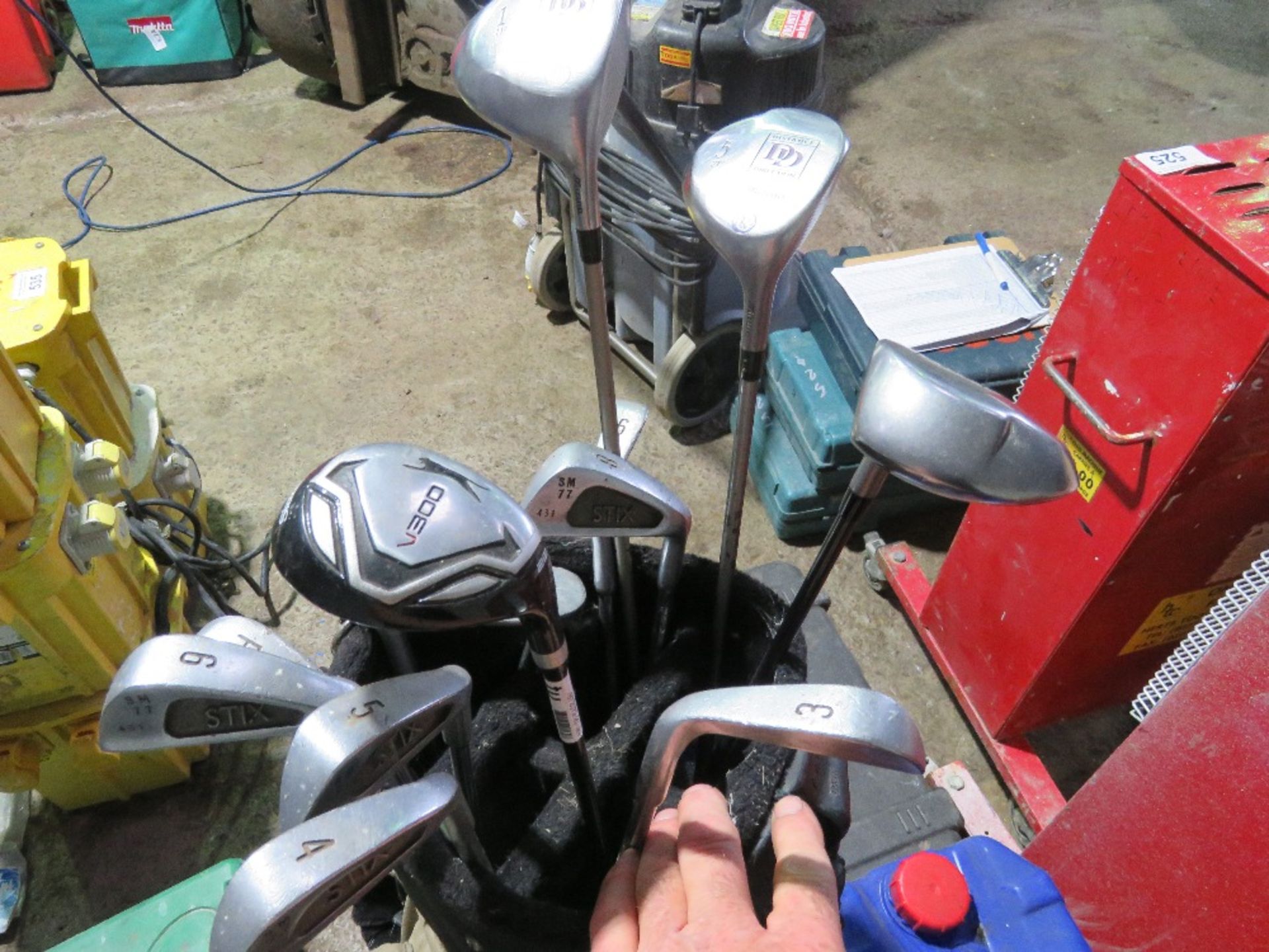 GOLF CLUBS, TROLLEY AND FITNESS WEIGHTS. THIS LOT IS SOLD UNDER THE AUCTIONEERS MARGIN SCHEME, TH - Image 4 of 10