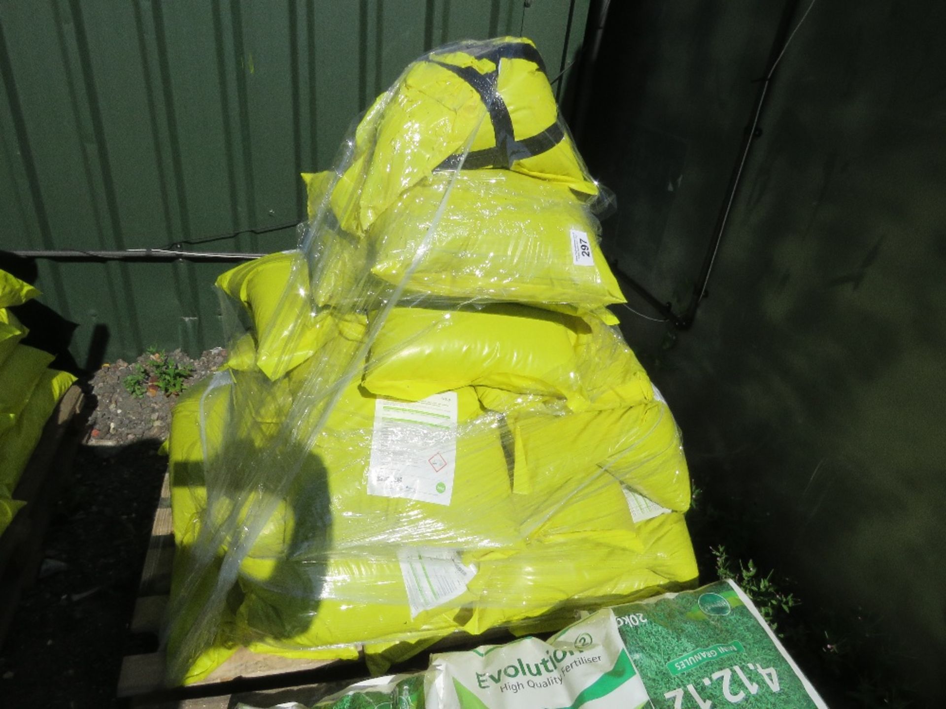 PALLET CONTAINING APPROXIMATELY 18NO BAGS OF 9.7.7 FERTILISER, YELLOW BAGS. DIRECT FROM LOCAL LANDSC