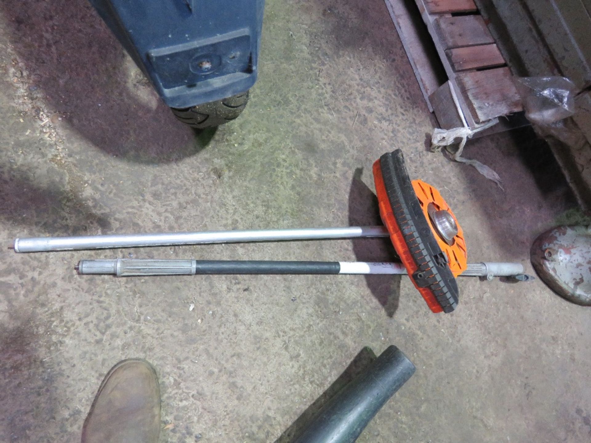 STIHL SPECIAL STRIMMER HEAD PLUS AN EXTENSION POLE. DIRECT FROM LOCAL LANDSCAPE COMPANY WHO ARE CLOS - Image 3 of 3