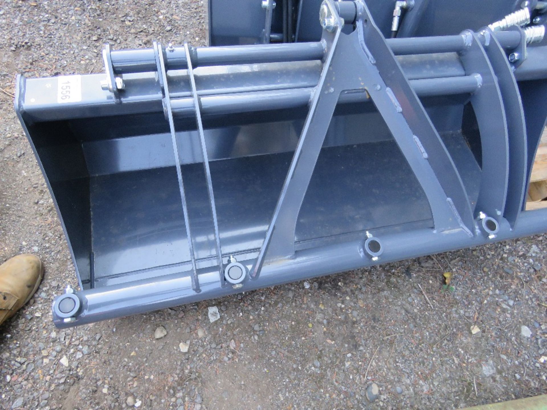UNUSED MUCK GRAB LADER BUCKET TO SUIT COMPACT TRACTOR OR SKID STEER LOADER ETC. 4FT WIDTH APPROX. - Image 2 of 3