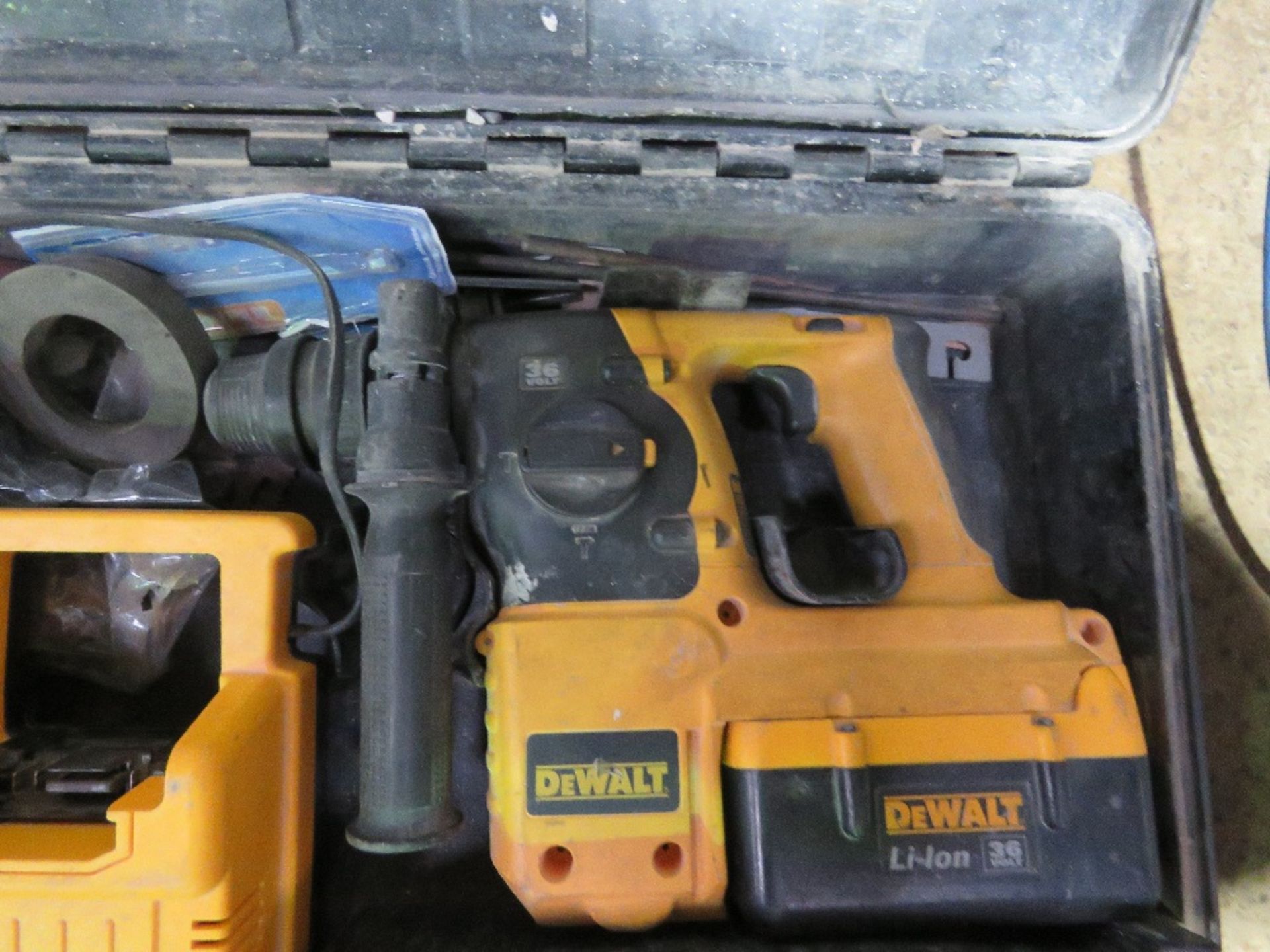 DEWALT HEAVY DUTY BATTERY DRILL SET. THIS LOT IS SOLD UNDER THE AUCTIONEERS MARGIN SCHEME, THEREF - Image 4 of 5