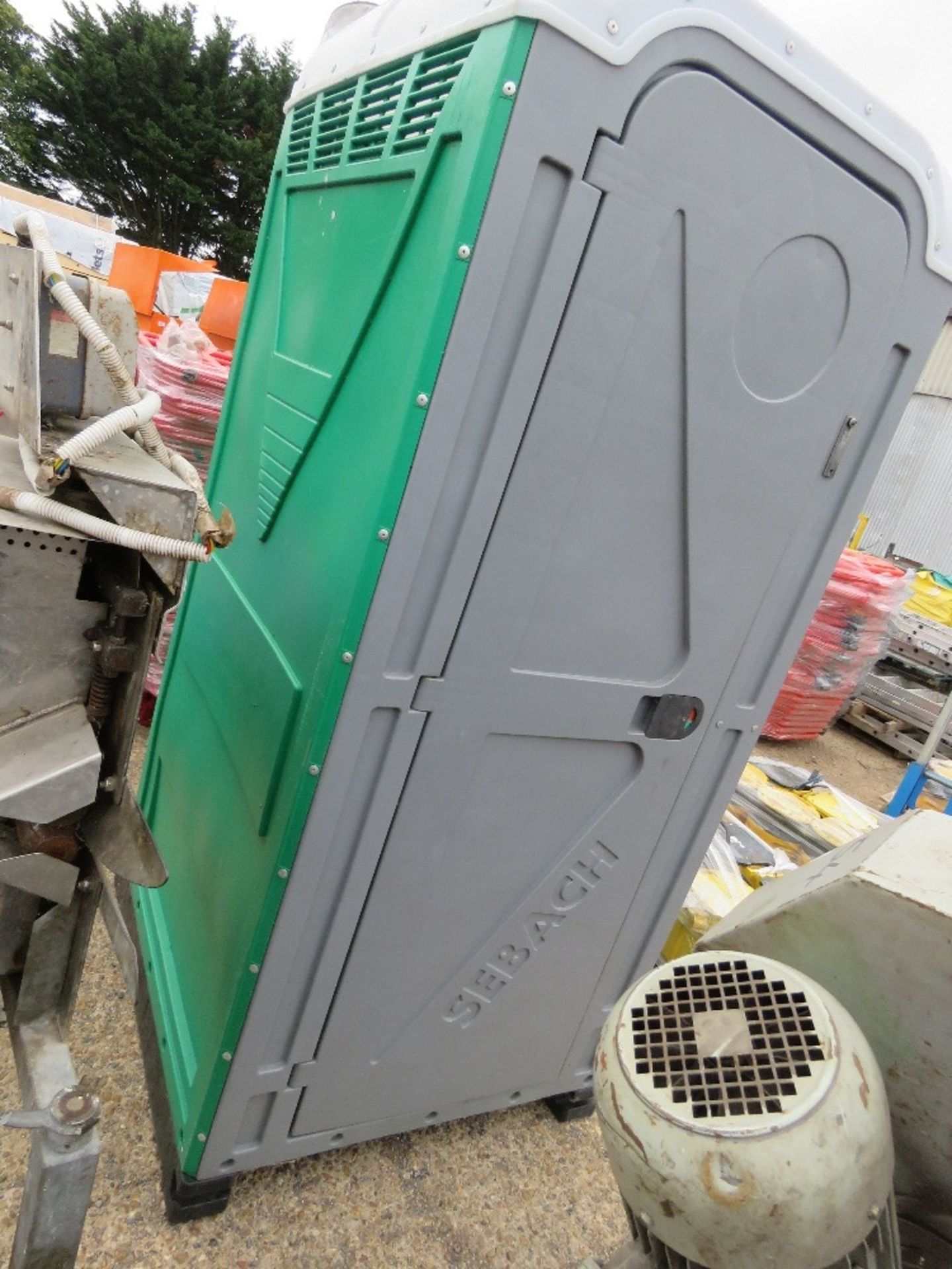 MAINS PORTABLE SITE TOILET. - Image 4 of 7