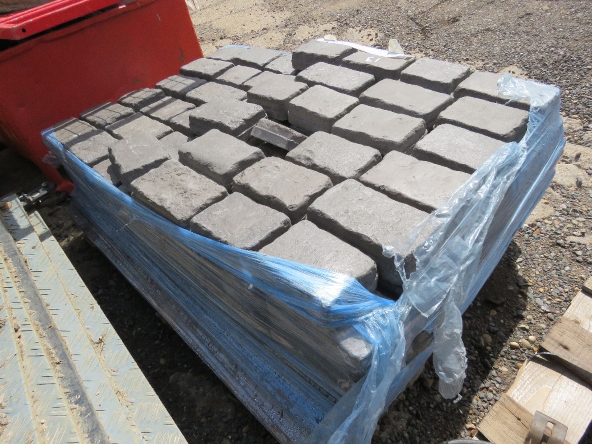 PALLET OF MARSHALLS DECORATIVE COBBLE EFFECT BLOCK PAVERS. THIS LOT IS SOLD UNDER THE AUCTIONEERS - Image 2 of 5