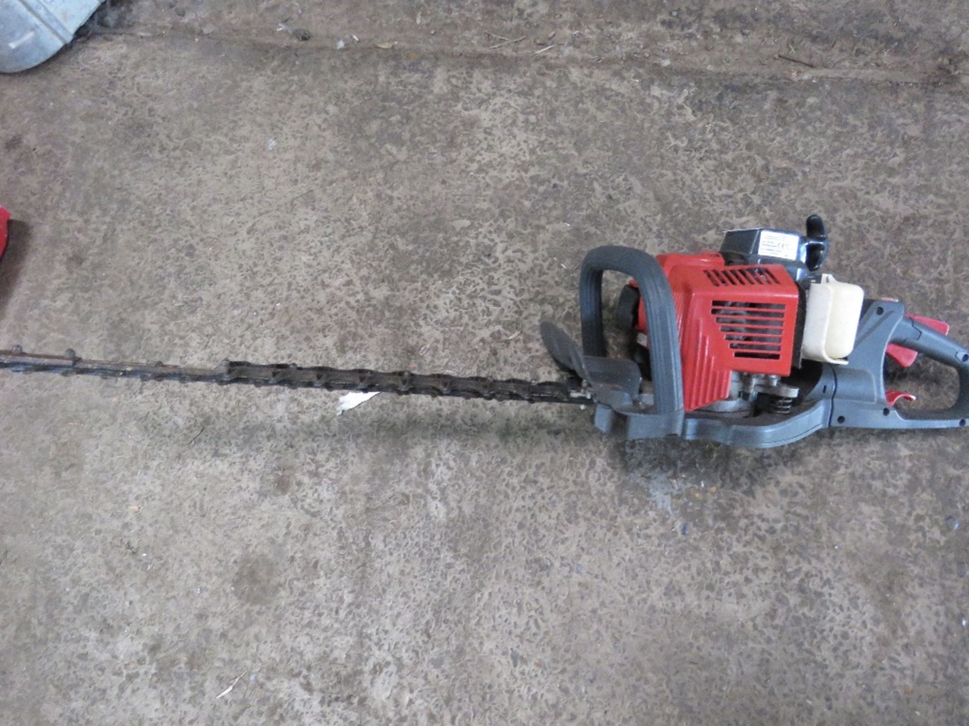 KAWASAKI HTK60X HEDGE CUTTER. THIS LOT IS SOLD UNDER THE AUCTIONEERS MARGIN SCHEME, THEREFORE NO - Image 3 of 4