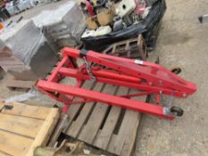 RED ENGINE CRANE PLUS 2 X RAMPS. THIS LOT IS SOLD UNDER THE AUCTIONEERS MARGIN SCHEME, THEREFORE