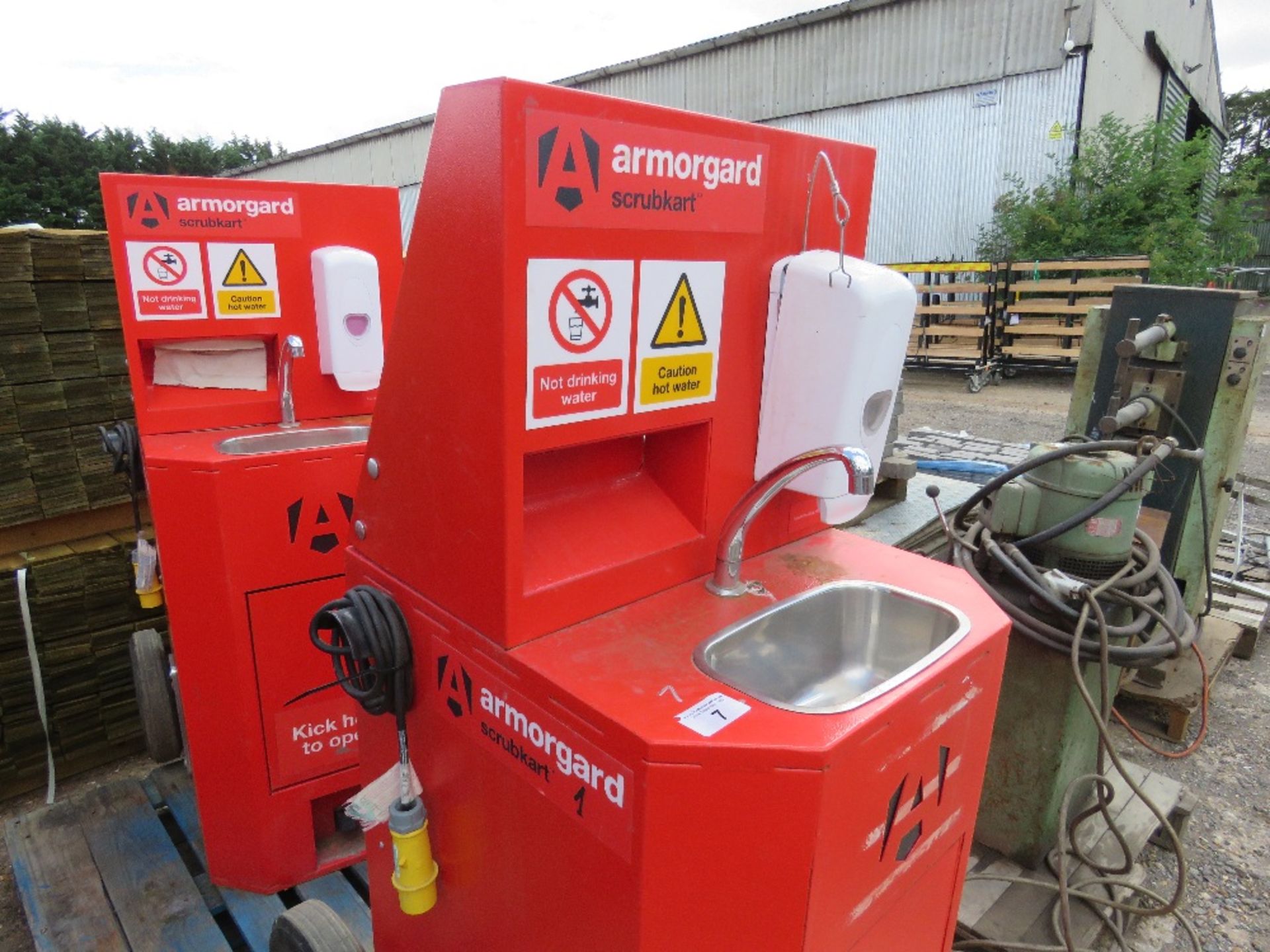 ARMORGARD SCRUBCART SANITISING STATION ON WHEELS. COMPRISES CLEAN AND DIRT WATER TANKS PLUS A 110VOL - Image 3 of 5