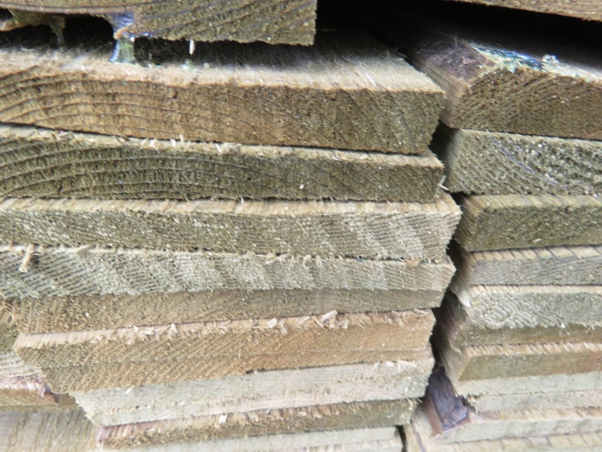 EXTRA LARGE PACK OF PRESSURE TREATED FEATHER EDGE FENCE CLADDING TIMBER BOARDS. 1.65M LENGTH X 100MM - Image 3 of 3