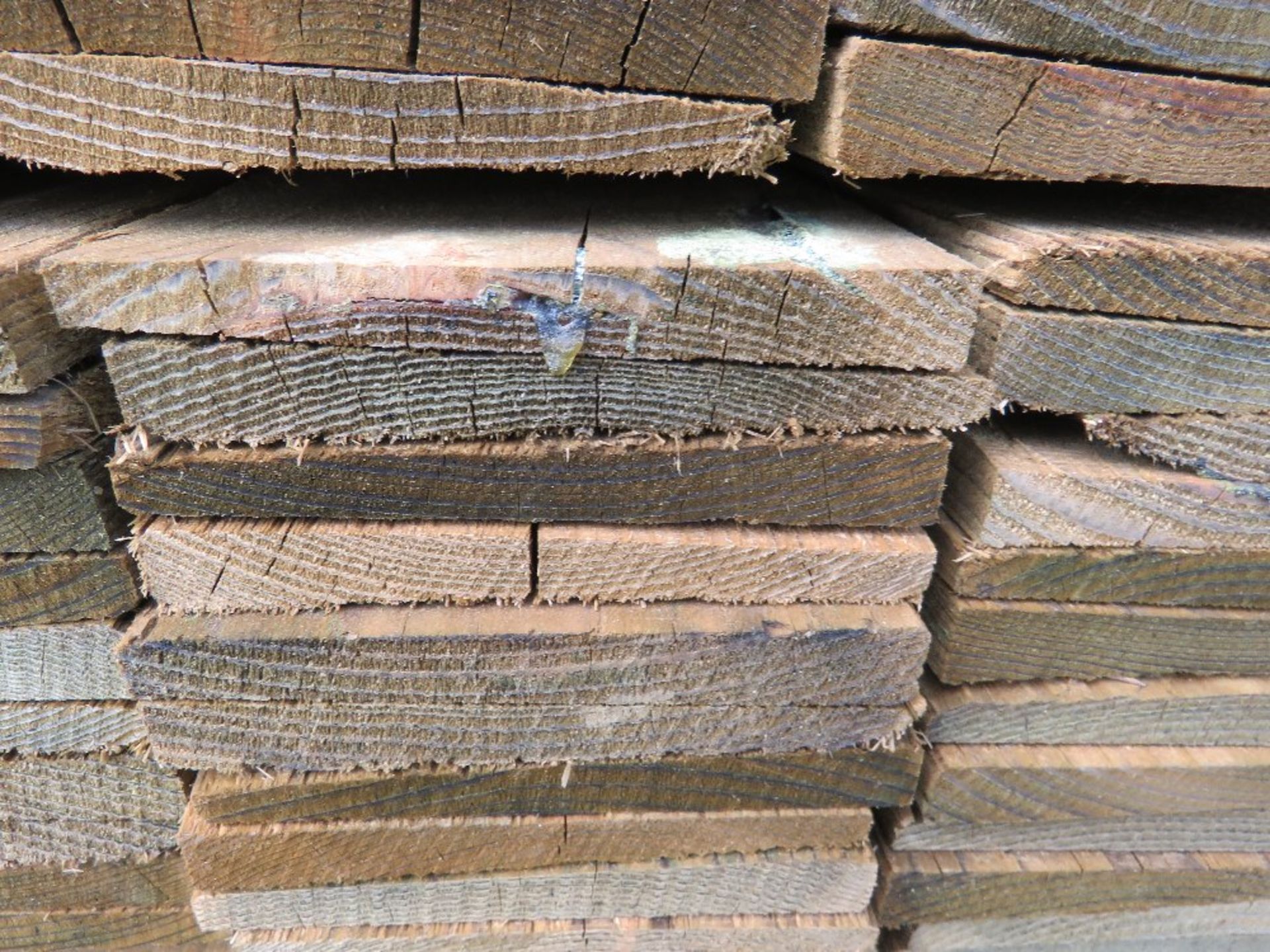 LARGE PACK OF PRESSURE TREATED FEATHER EDGE FENCE CLADDING TIMBER BOARDS. 1.50M LENGTH X 100MM WIDTH - Image 3 of 3