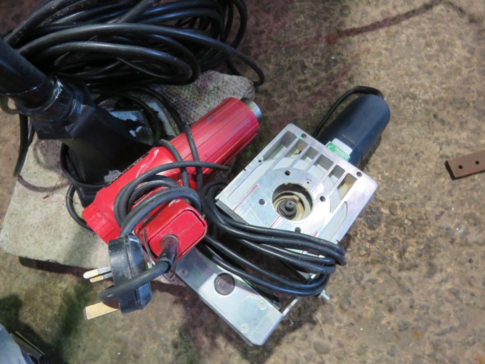 DECORATIVE LIGHT, HEAT GUN PLUS A BISCUIT JOINTER, ALL 240VOLT. THIS LOT IS SOLD UNDER THE AUCTIO - Image 5 of 5