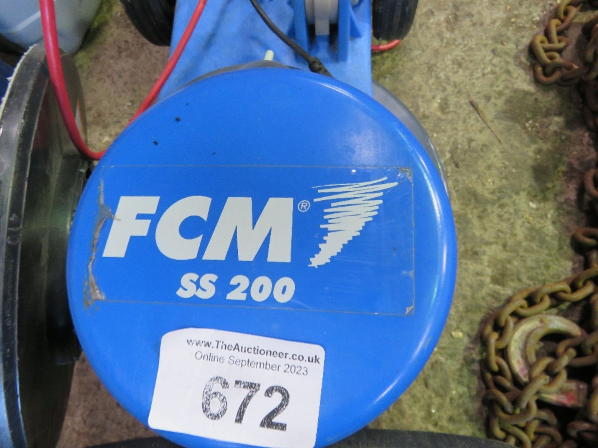 FCM200 FLOOR SCRUBBER UNIT WITH HEADS, 240VOLT POWERED. THIS LOT IS SOLD UNDER THE AUCTIONEERS MA - Image 5 of 6