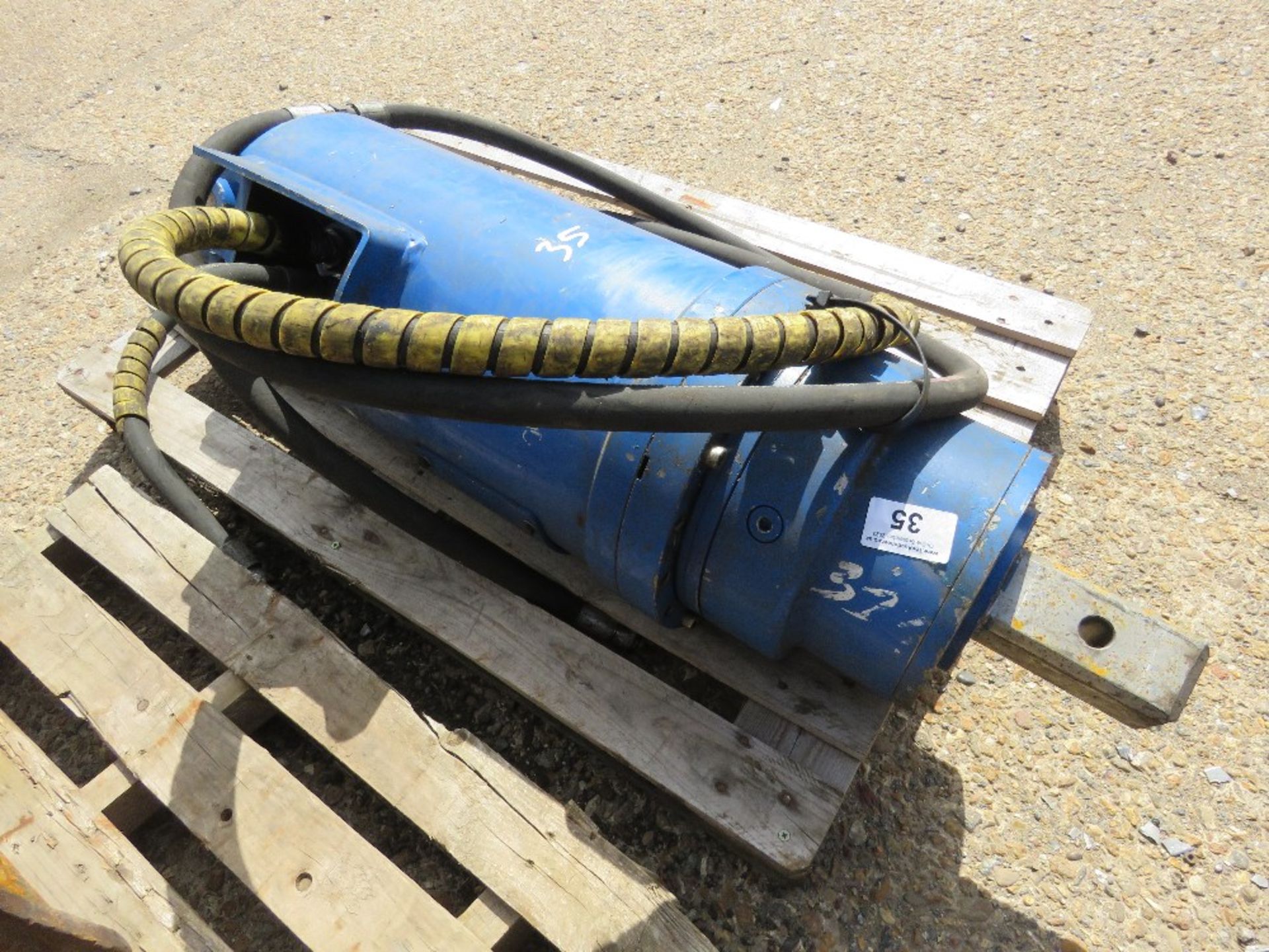 LARGE SIZED AUGER DRIVE HEAD WITH 75MM SQUARE DRIVE SHAFT. - Image 2 of 5