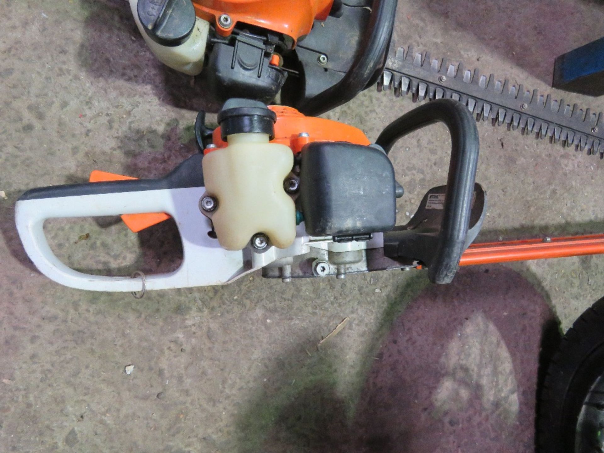 STIHL HS45 PETROL ENGINED PROFESSIONAL HEDGE CUTTER. DIRECT FROM LOCAL LANDSCAPE COMPANY WHO ARE CLO - Image 2 of 5