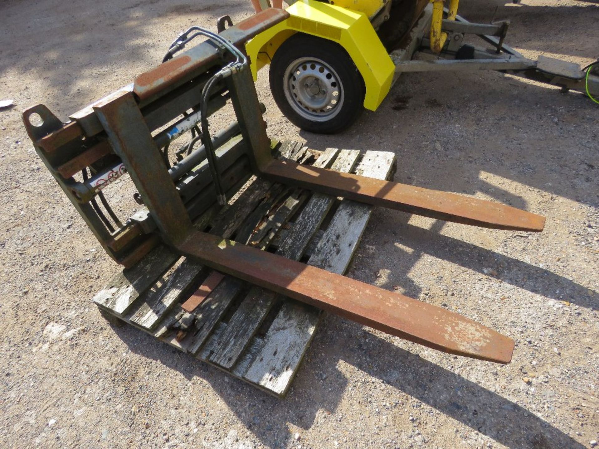 SET OF KAUP FORK POSITIONERS FOR FORKLIFT TRUCK. - Image 2 of 6