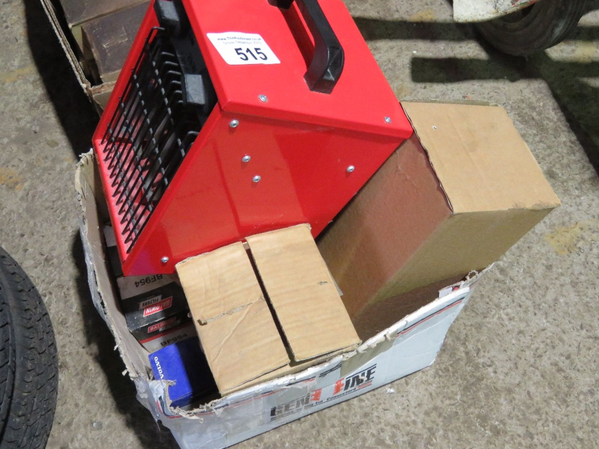 CUBE FAN HEATER, 240VOLT PLUS MACHINE FILTERS ETC. THIS LOT IS SOLD UNDER THE AUCTIONEERS MARGIN