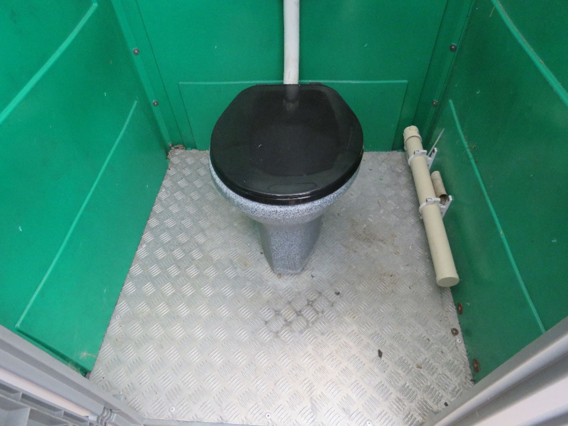 MAINS PORTABLE SITE TOILET. - Image 5 of 7
