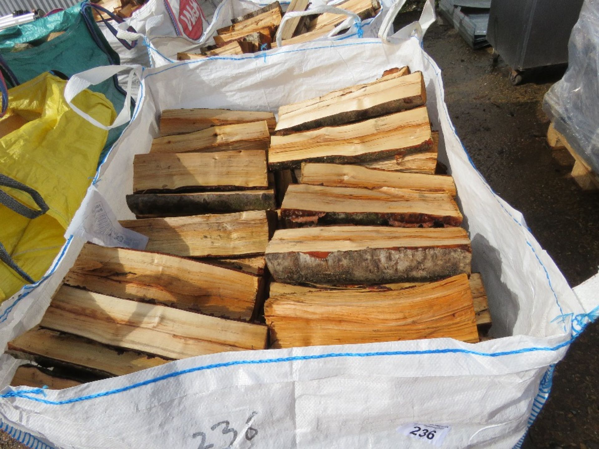 2 X BULK BAGS OF FIREWOOD LOGS, MAINLY SILVER BIRCH. THIS LOT IS SOLD UNDER THE AUCTIONEERS MARGI - Image 3 of 4