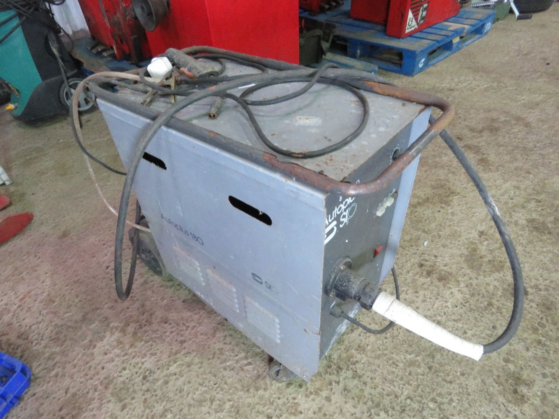 SIP AUTOPLUS MIG WELDER. THIS LOT IS SOLD UNDER THE AUCTIONEERS MARGIN SCHEME, THEREFORE NO VAT W - Image 2 of 4