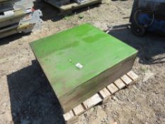 OIL TANK WITH HAND PUMP. THIS LOT IS SOLD UNDER THE AUCTIONEERS MARGIN SCHEME, THEREFORE NO VAT W