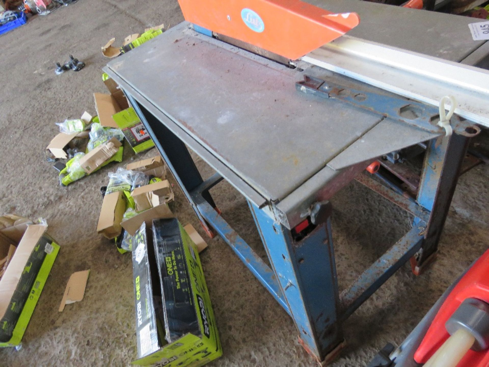240VOLT SAWBENCH. THIS LOT IS SOLD UNDER THE AUCTIONEERS MARGIN SCHEME, THEREFORE NO VAT WILL BE - Image 2 of 2