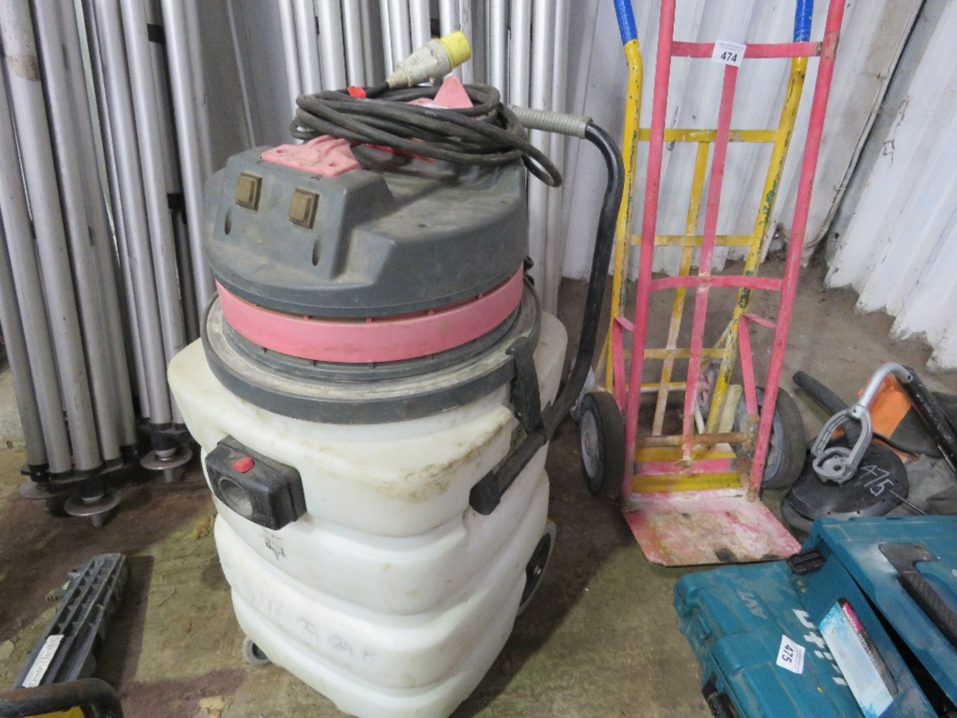 LARGE 110VOLT POWERED INDUSTRIAL VACUUM CLEANER. - Image 3 of 3