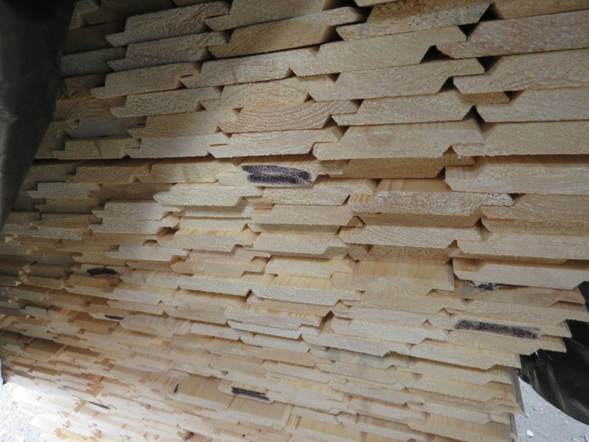 EXTRA LARGE PACK OF UNTREATED SHIPLAP TIMBER: 1.73M LENGTH X 100MM WIDTH APPROX.