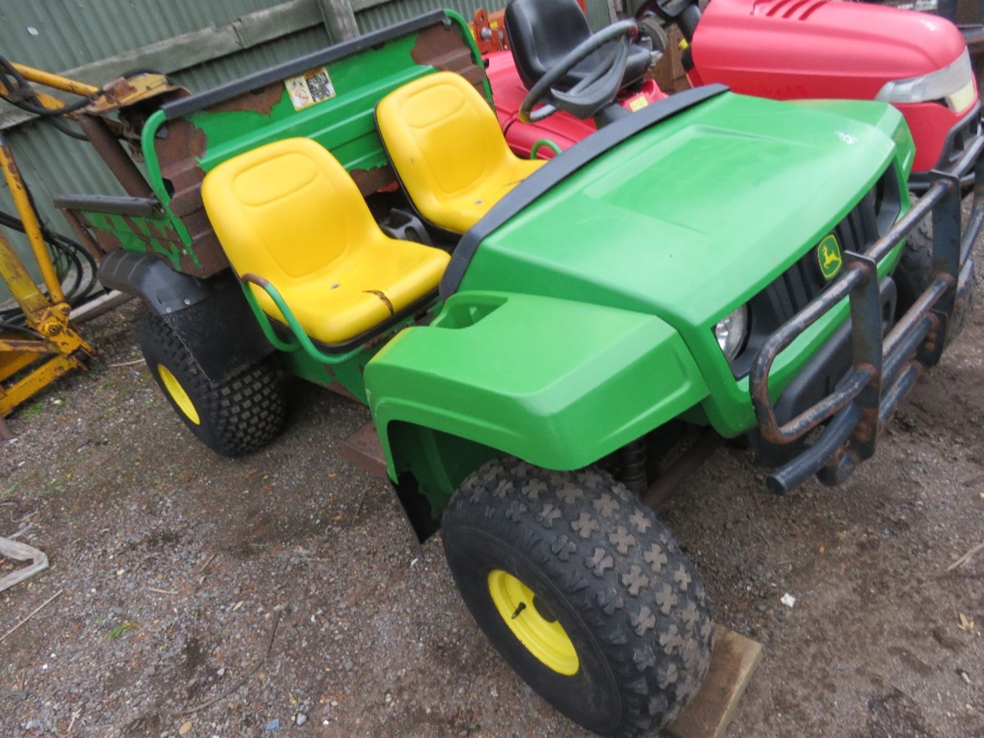JOHN DEERE DIESEL ENGINED GATOR UTILITY VEHICLE, 2WD. WHEN TESTED WAS SEEN TO DRIVE. SEE VIDEO.