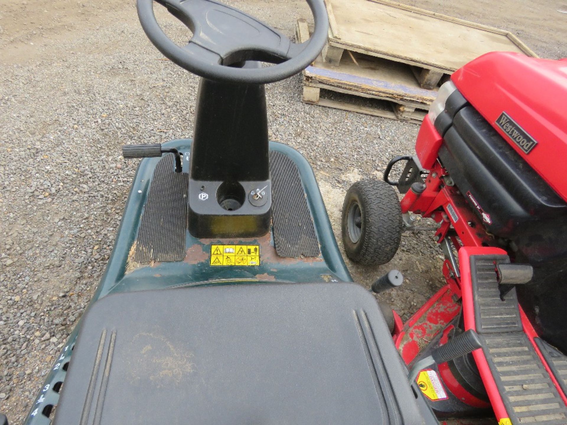 HAYTER M10/30 RIDE ON MOWER. WHEN TESTED WAS SEEN TO RUN, DRIVE AND BUT MOWERS NOT ENGAGED??. THI - Image 6 of 6
