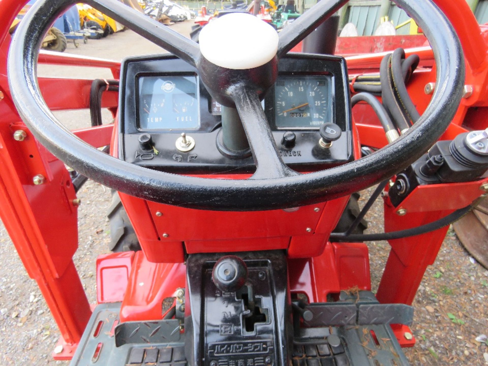 YANMAR YM1610D 4WD COMPACT AGRICULTURAL TRACTOR WITH REAR LINK ARMS AND UNUSED V2A FOREND LOADER WI - Image 6 of 11